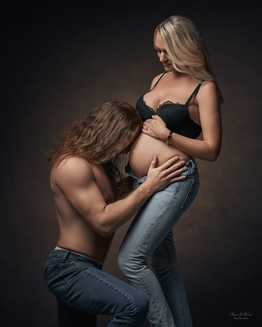 Belly kiss maternity photoshoot pose with dad