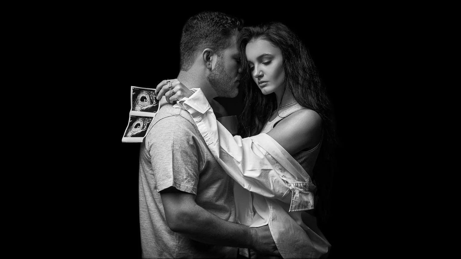 Maternity Photography Phoenix: Maternity photoshoot with husband and ultrasound photos