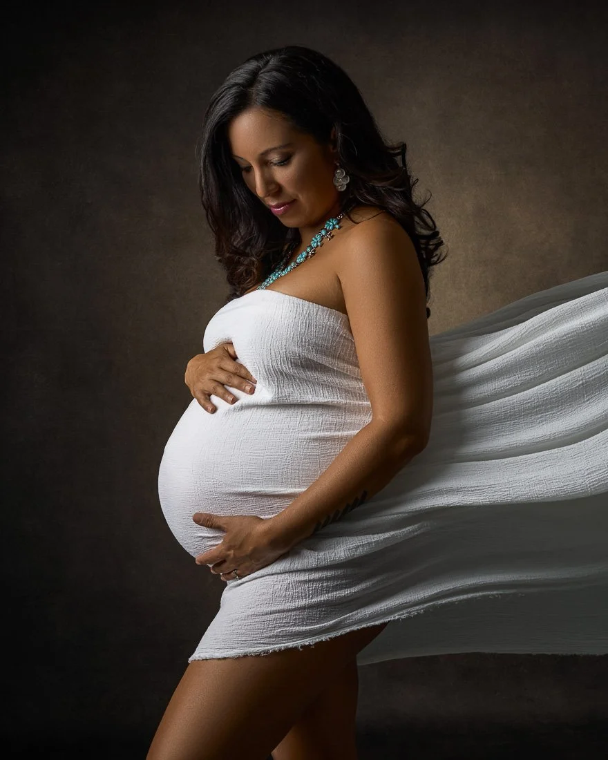 Phoenix maternity photographer flowing soft fabrics