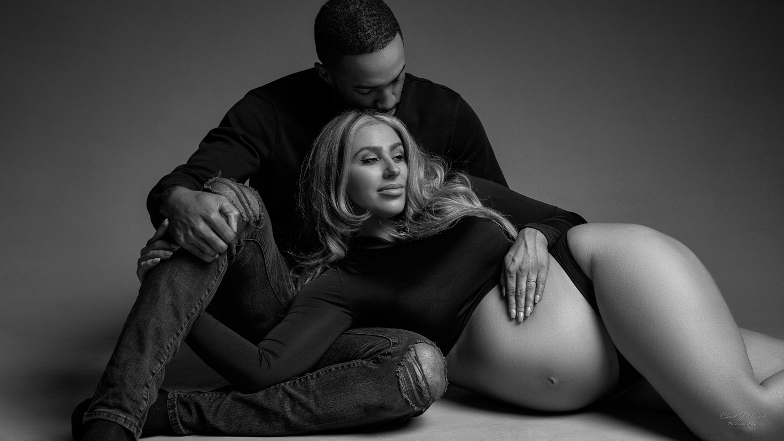 Phoenix maternity photographer couple photoshoot
