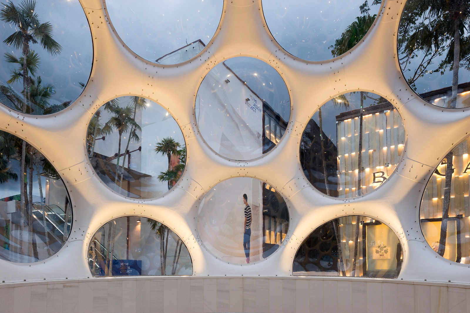 "inside" of the Fly's Dome. Miami Design District - 02/2015 - copyrights - Christian Klugmann 