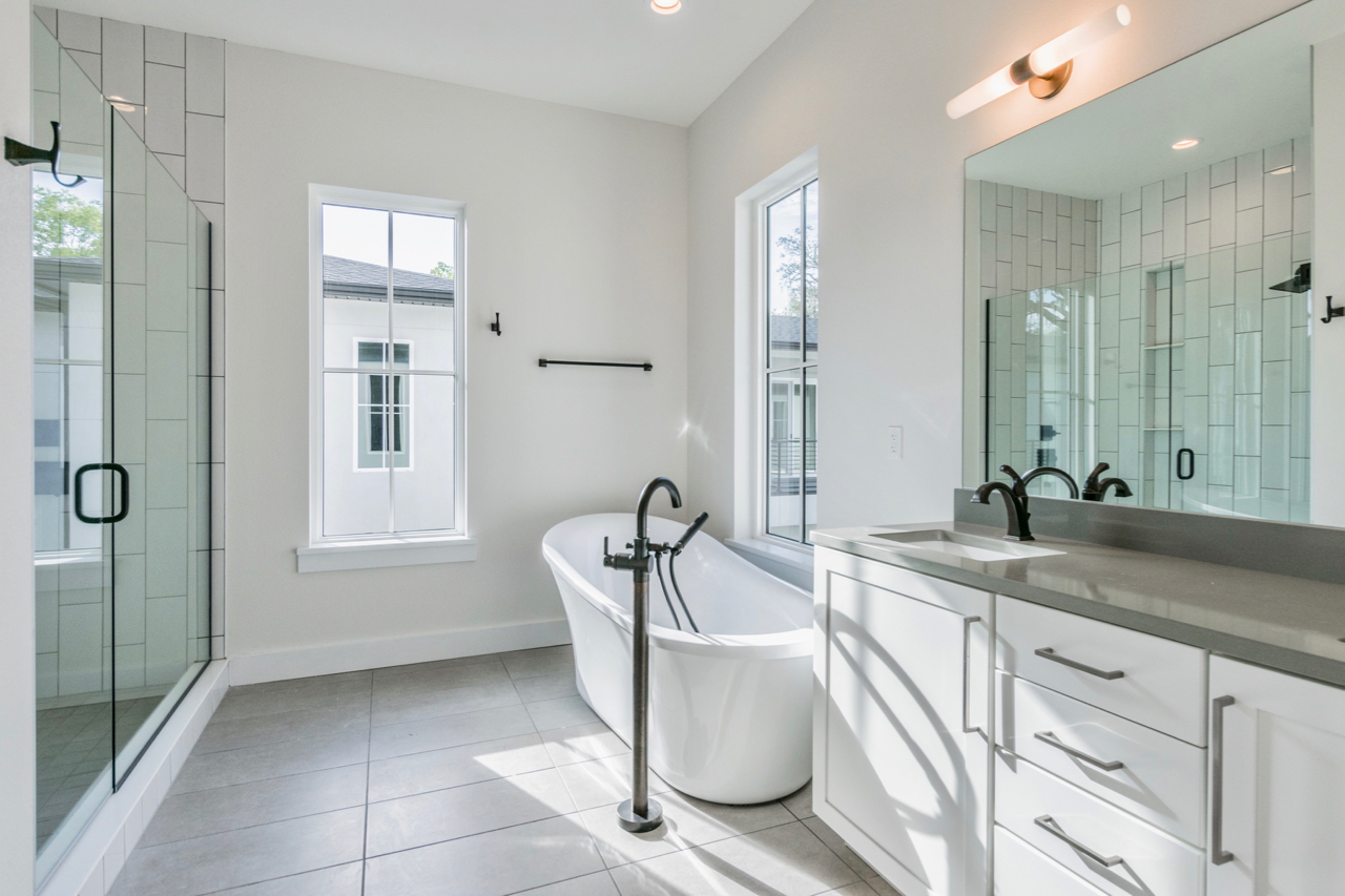 201 Master Bath.jpg