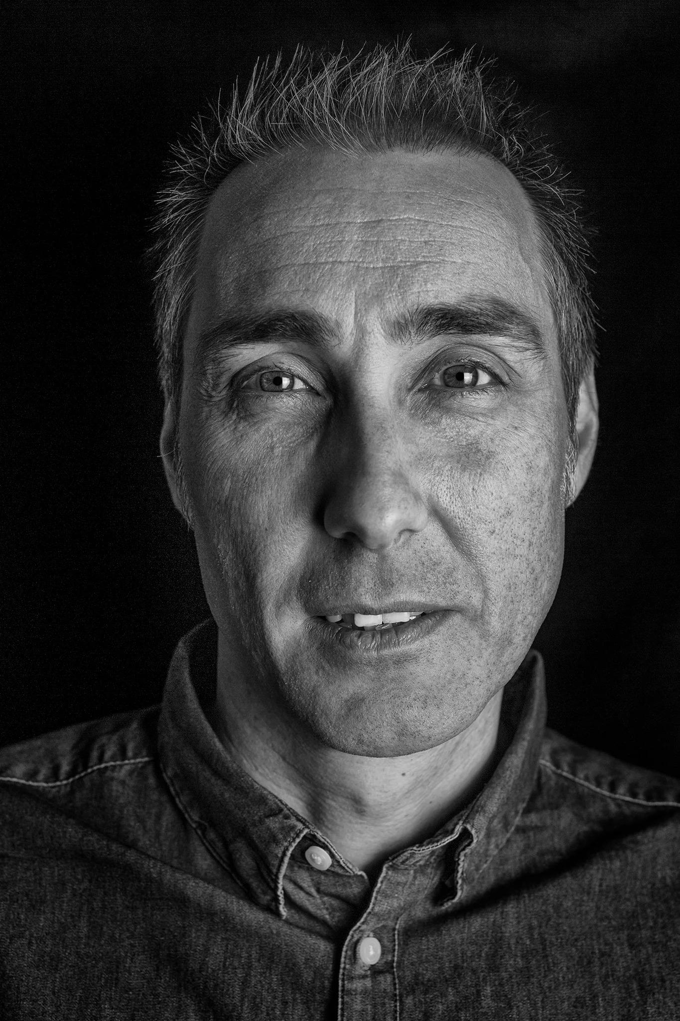 5 - Vince, 49, Travel Consultant