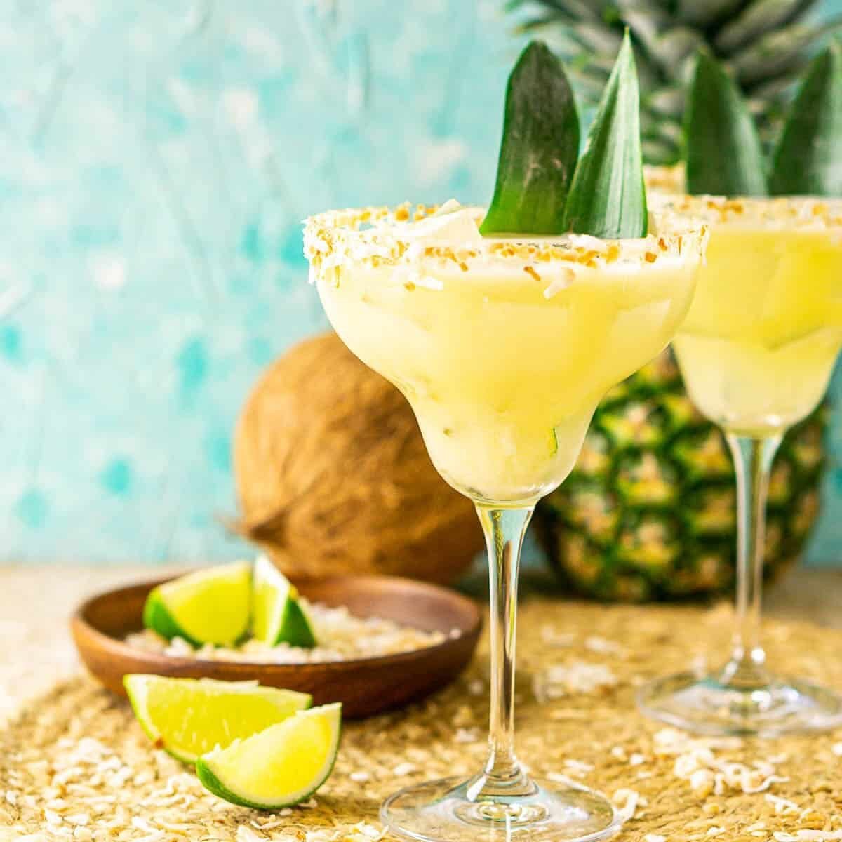 La-di-da-di, we like to party! 

Pineapple Coconut Margaritas today for Cinco de Mayo made with Casa San Mat&iacute;as Coraz&oacute;n Tequila, Pineapple, Coconut, Lime, and Organic Cane Sugar. 

Speedy Ping&uuml;ino on tap and available in cans to-go