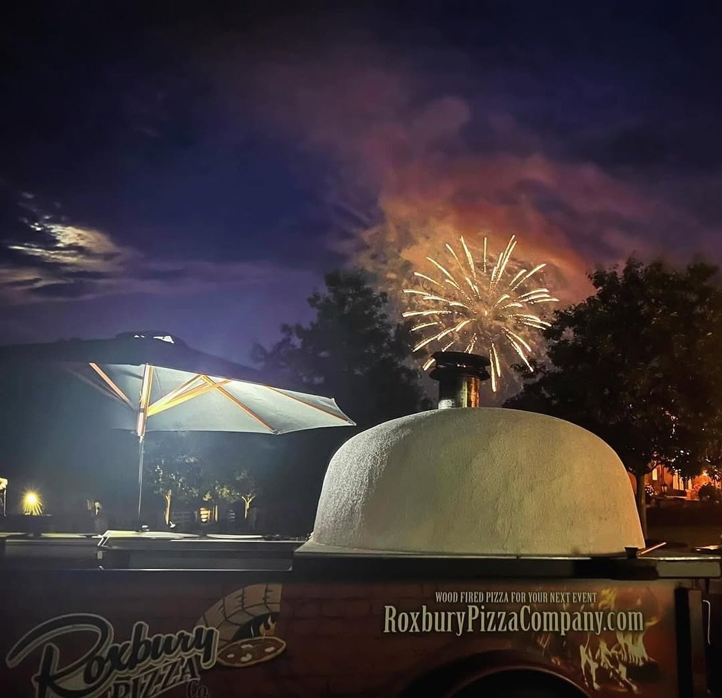 @roxburypizza on a Thursday? Say less.
Pizza poppin&rsquo;. Pints flowin&rsquo;. Minds blown. 🤯🍕🔥🍺