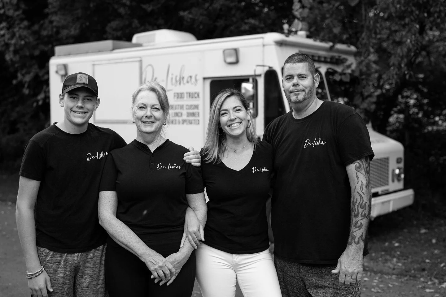 Wellllll&hellip; the time has come and gone!
Today, Sunday, October 19th, we&rsquo;re teaming up one last time this season with our good friends from @de_lishasfoodtruck for their final public event of the foodie season &mdash; right here at Birdfish