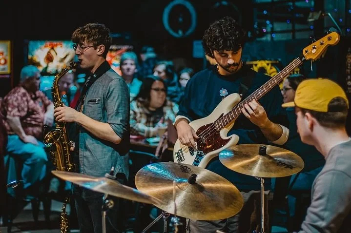 The weekend is here. Come unwind.

🎶 Live music 2-5PM from Moderna.
🚚 @hoshipgh Hibachi Food Truck 12-9PM.
🏈 UCLA vs. Ohio State game on at 7:30PM.

Beer, beats, food, and football &mdash; Full schedule at birdfishbrew.com