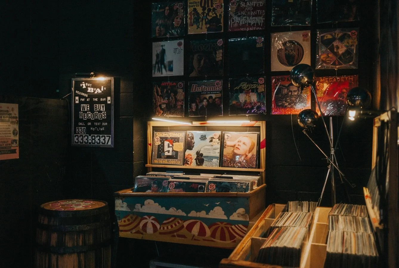 Shop small, y&rsquo;all 🎶
@right_brain_records Small Biz Saturday special &mdash; buy 4 records, get 1 FREE.
Beer in one hand, crates in the other.