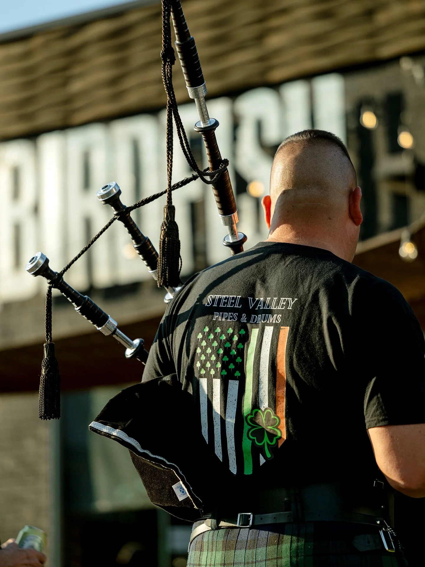 🥁 Steel Valley Pipes &amp; Drums return to Birdfish ☘️

Few sounds command a room like the thunder of bagpipes and drums &mdash; and when @steel_valley_pipes_and_drums step into the brewery, you feel it in your bones.

This incredible group of music