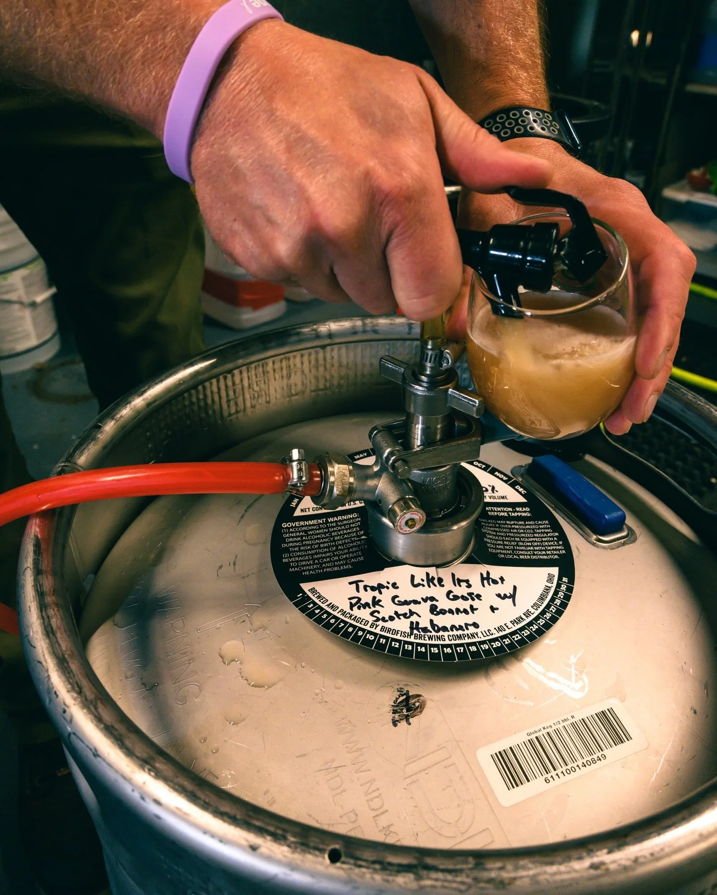 TROPIC LIKE IT&rsquo;S HOT 🌴🔥
Friday. 5 PM. Get it. 

We took pink guava&hellip;
Cranked it with Scotch bonnet + habanero&hellip;
And sent it straight into a small batch kettle sour that starts tropical and ends in a full-on flavor brawl.

4.8% ABV