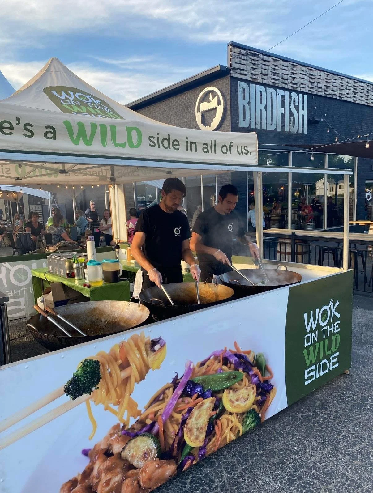 Hot Noods. Cold Brews. 🍜🍻

@wokonthewildsidefoods tonight 5-8
@totally80siceicecream 6-8
Cool Cat Karaoke 6-9