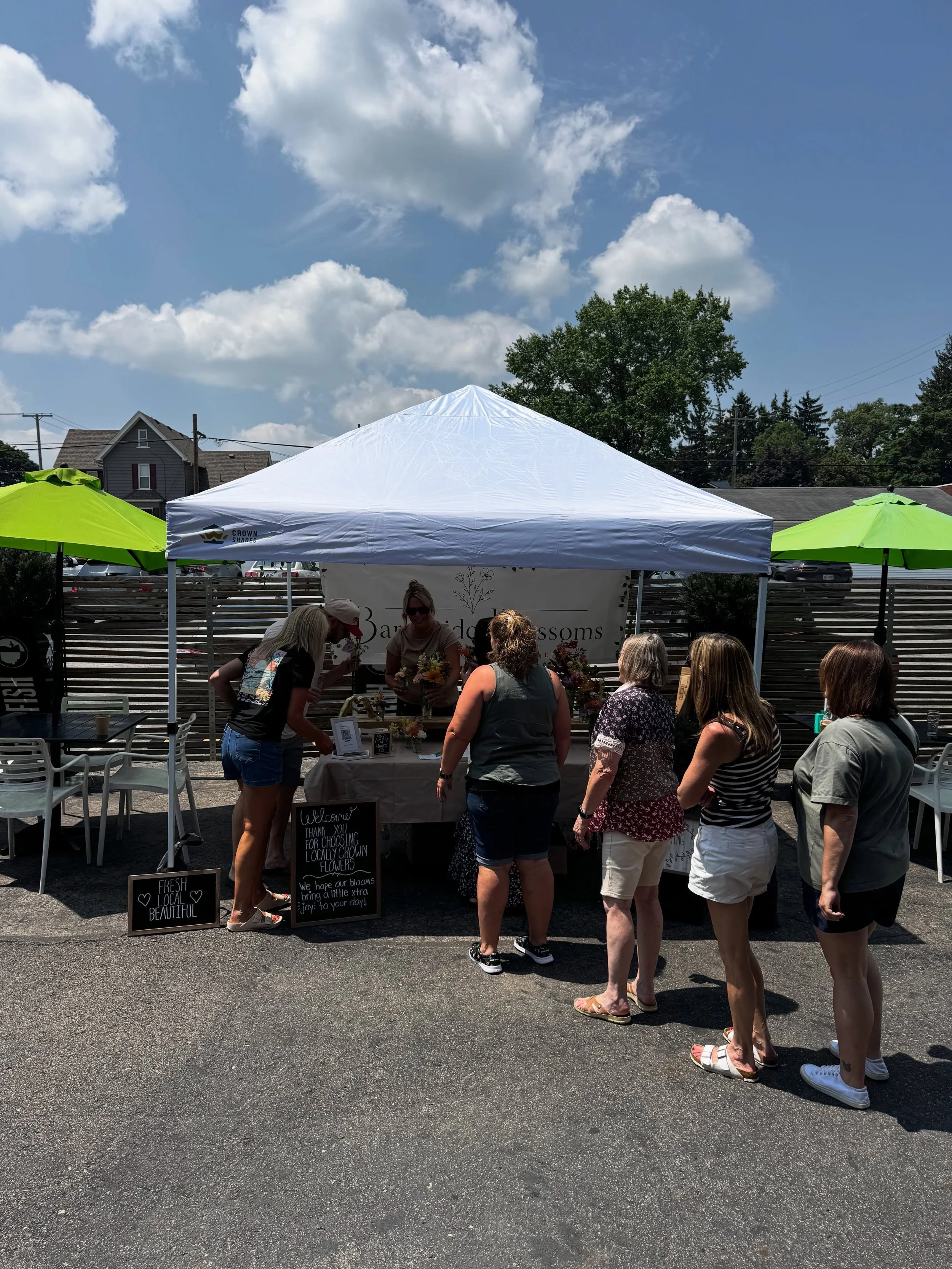 It&rsquo;s a beautiful Sunday 🌞

@barnesideblossoms pop-up and @trasgourmet on the patio. Garage doors are open and jazz music is in the air &mdash; @seasonsofswing in The Ballroom 2-5 🎶
