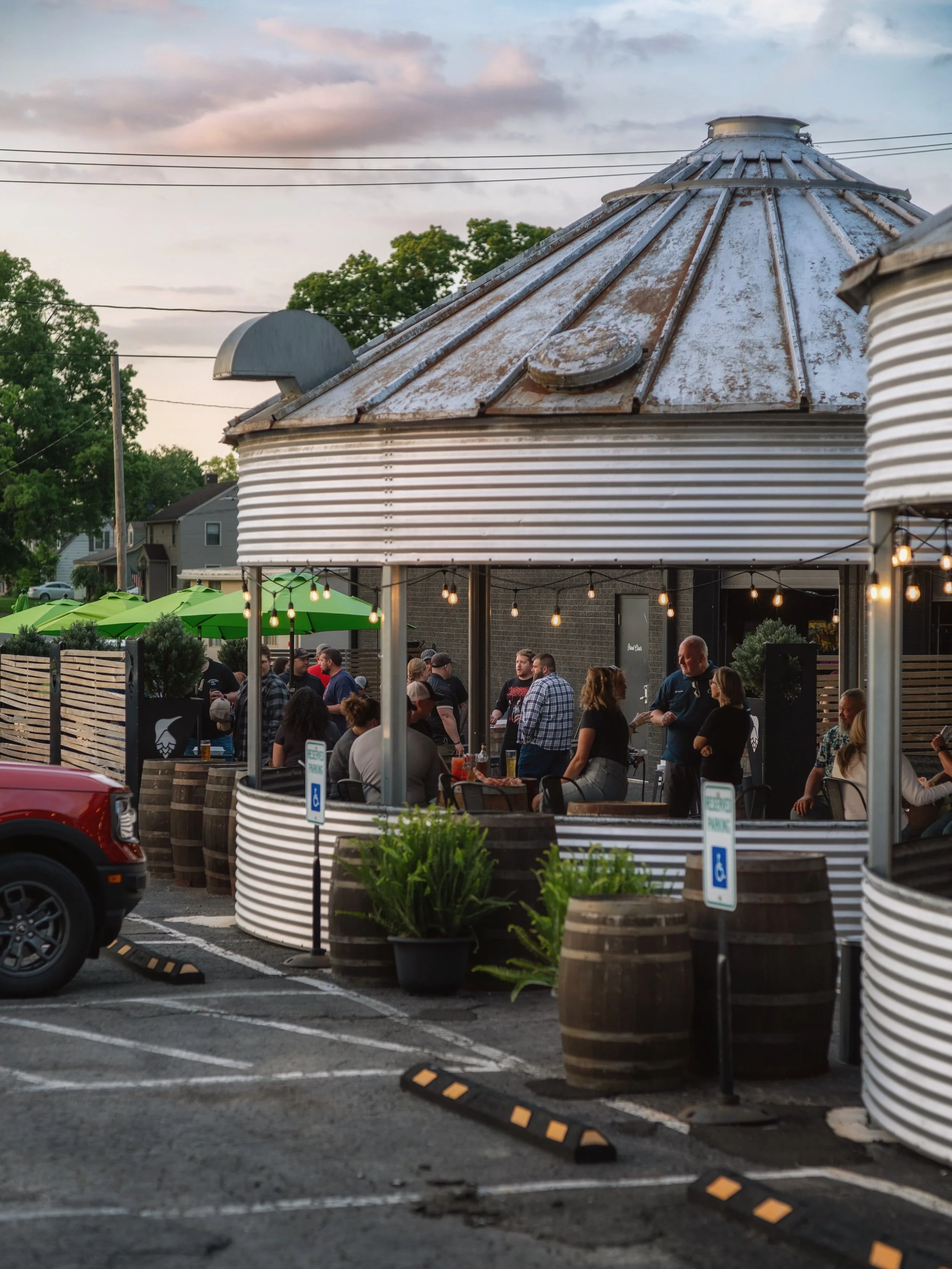 Ahhh&hellip; Sundaze.

Grab a beer. Stay awhile.

@delh_icafe Masala Grill all day on the patio &amp; Dave Smith of @okieross live music from 2-4 in The Ballroom.