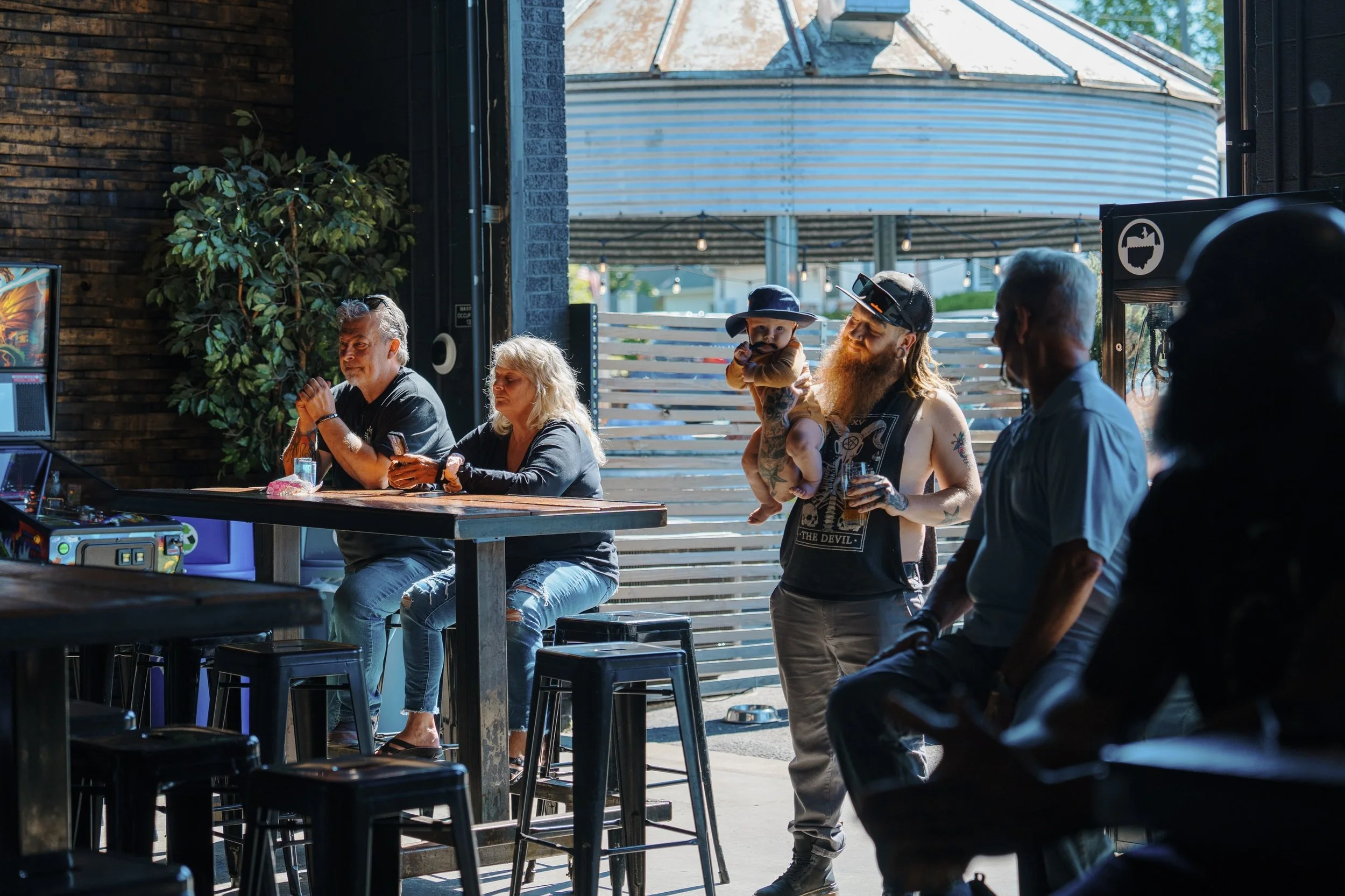LIVE MUSIC. ALL AGES. ALL WEEKEND. 🎶🍺

We&rsquo;ve got a full weekend of tunes lined up:

⚡ SATURDAY 2&ndash;5PM | @theextractionsband 
Genre-bending covers spanning the &rsquo;60s through the 2000s.

🎸 SATURDAY 7&ndash;9PM | @_theapplewhites_ 
Al