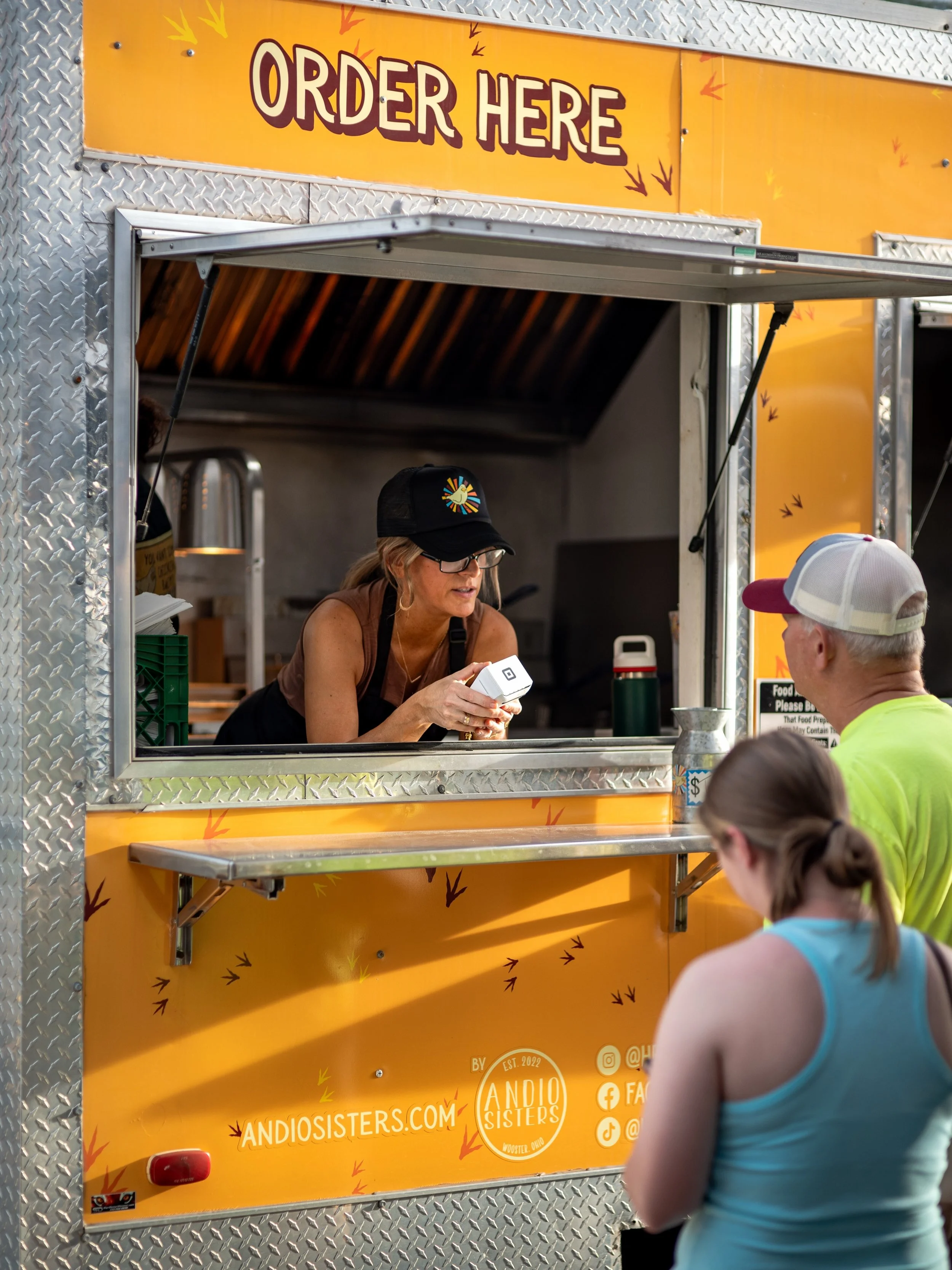 @hey.chicky.eats Hey Chicky is pullin&rsquo; up tonight from 5 to 8. Come hungry&mdash;these folks are serving up crispy chicken sandwiches, tenders, fries, and more. Comfort food done right and a perfect match with a cold beer. Grab your crew, grab 