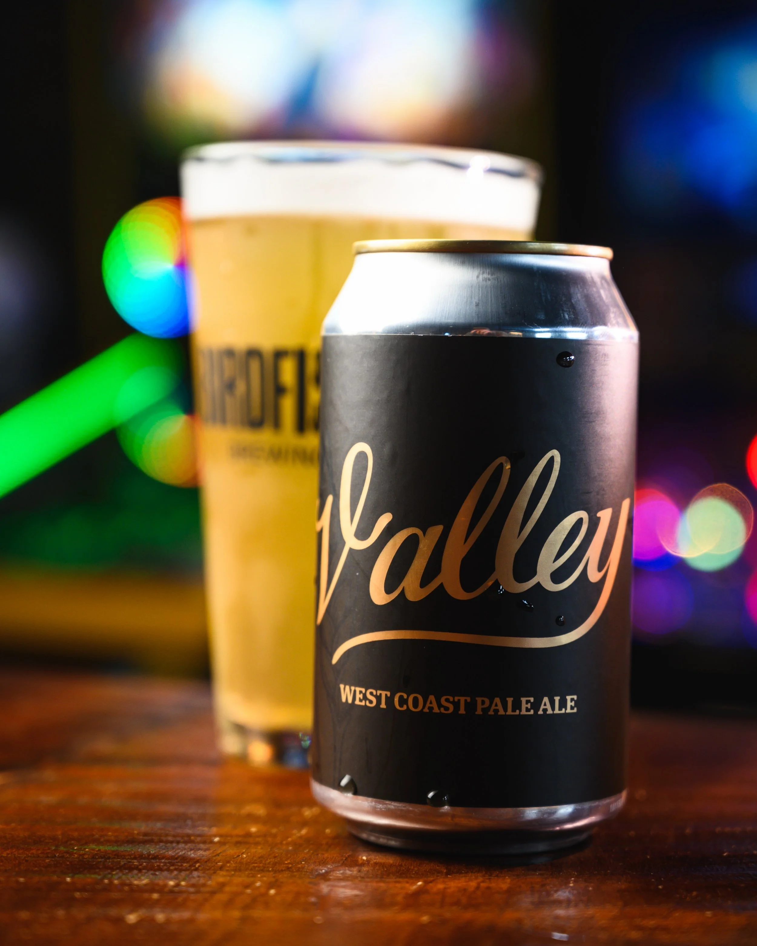 Valley moves with the hops.

For the black label, Elani brings a rush of peach and nectarine, followed by mandarin peel and pineapple. A faint thread of pine and lemongrass carries through the crisp finish, making this West Coast Pale Ale one to come