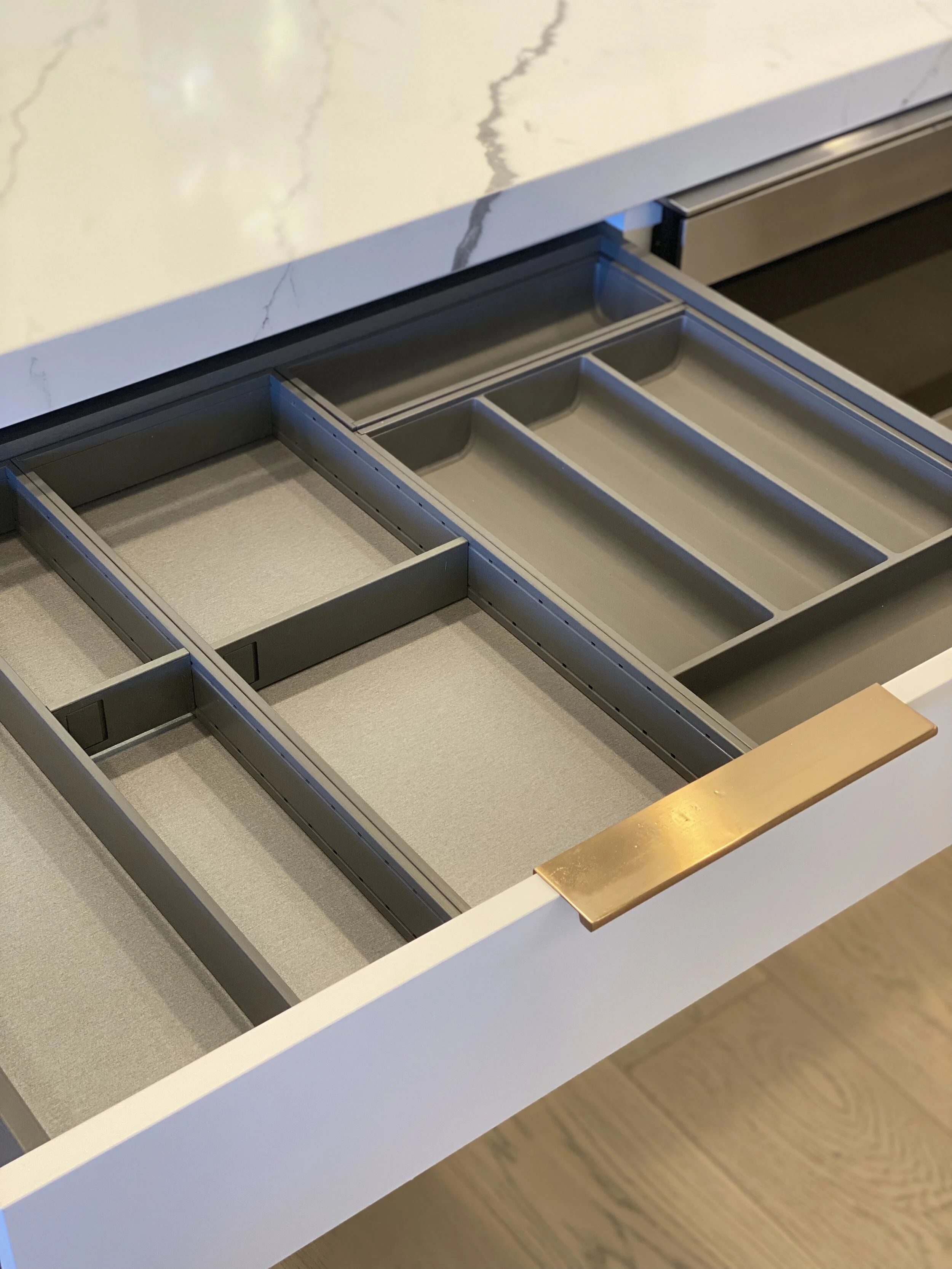 wide drawer 4”+8” utensil & silverware divider
