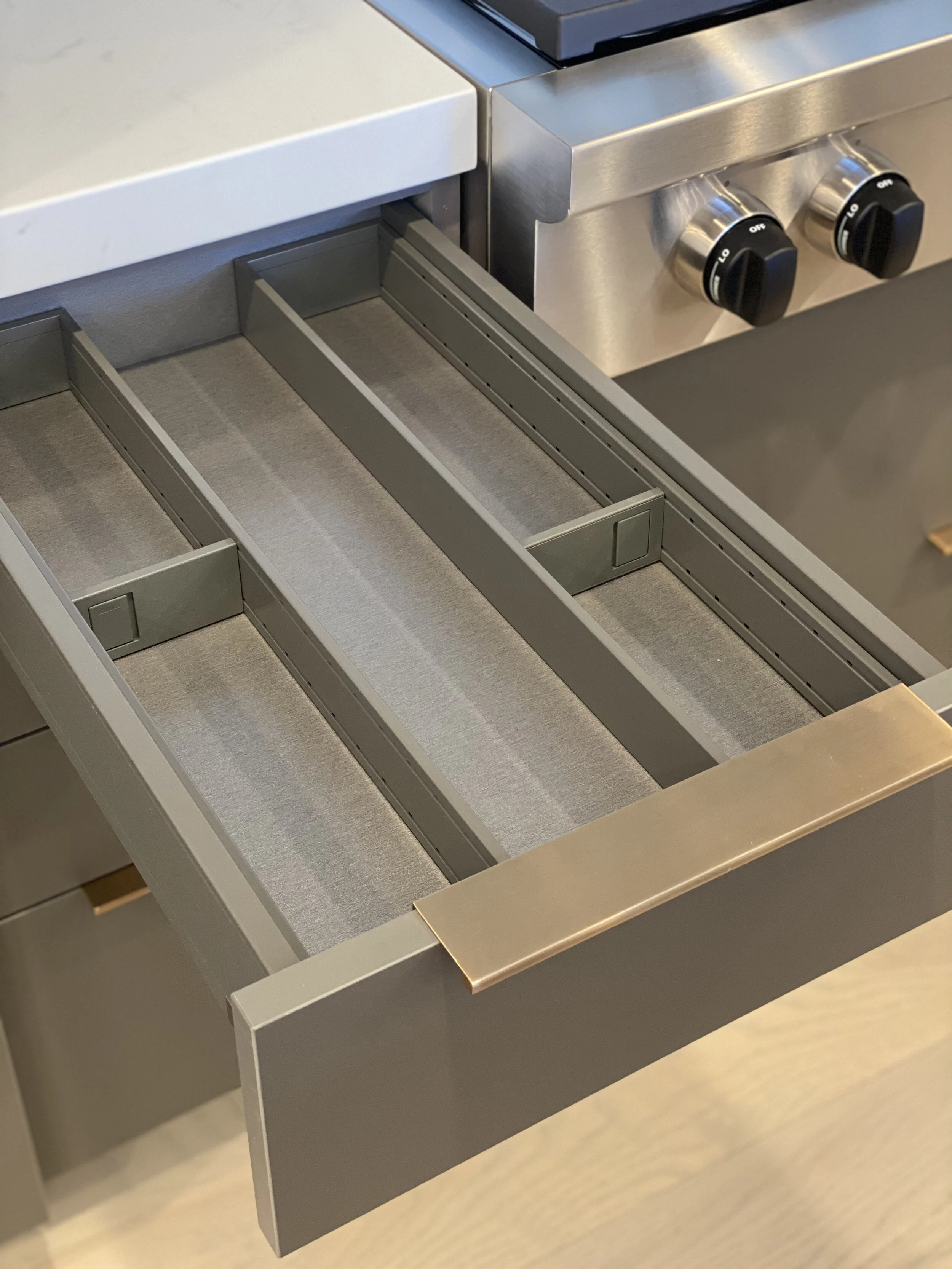 narrow drawer w/ 4” utensil divider