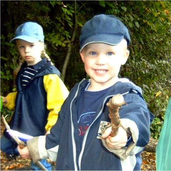 Am Montagnachmittag ist die Waldspielgruppe von 13.30 h bis 15.30 h.