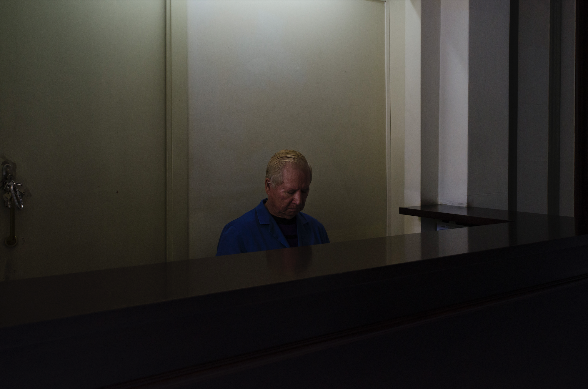 Portero finca barcelona. Barcelona Gatekeeper.