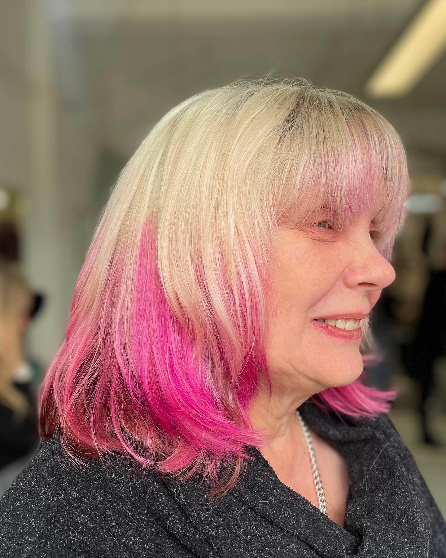 Pink to make the boys wink 😉
&bull;
Cut &amp; Colour by @laurenstyleshair 
Location : Brixton