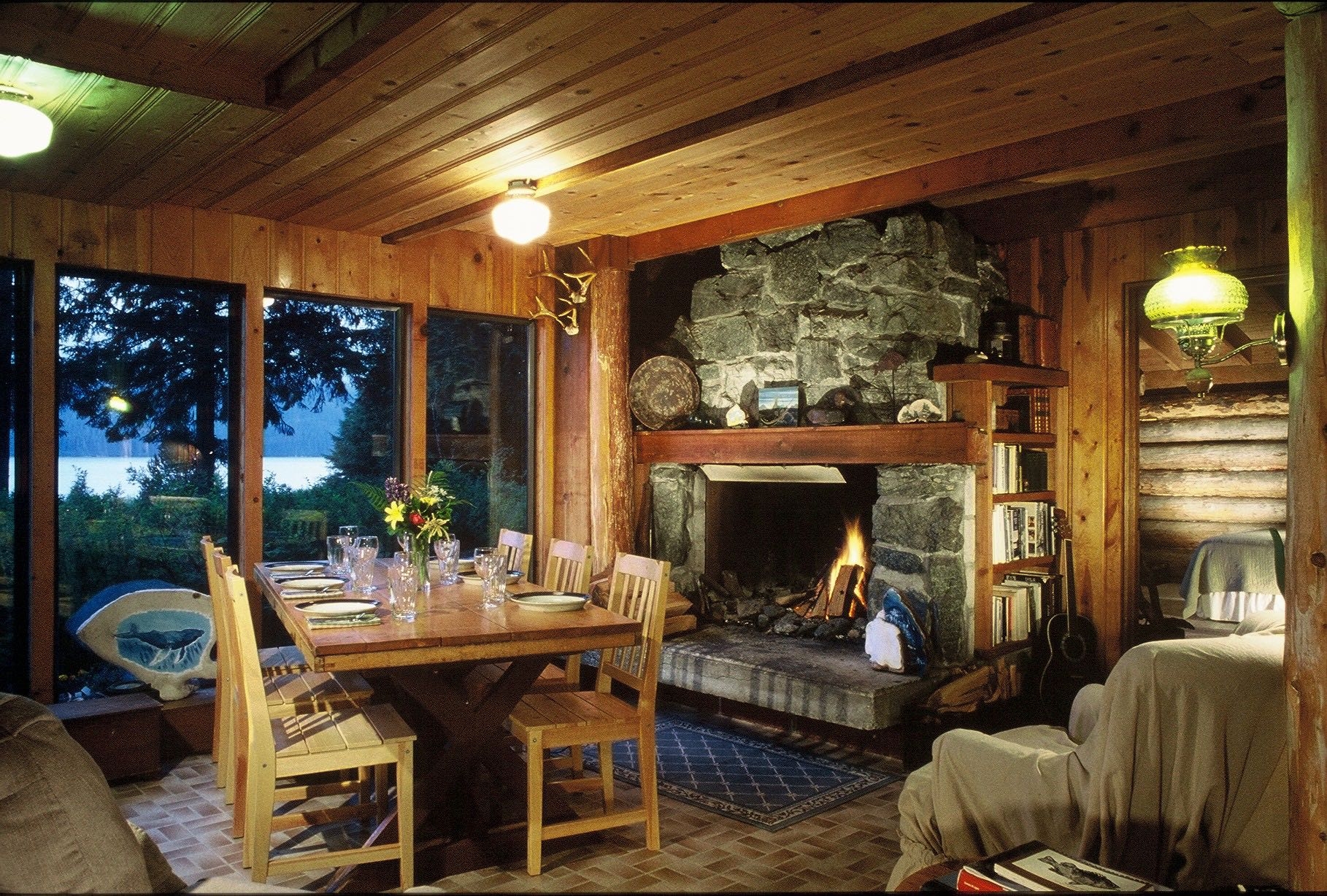 Lisianski Inlet Lodge dinning room