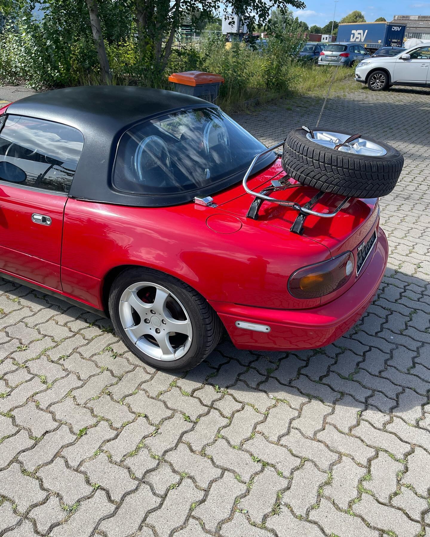 Harrasteauto Mazda Mx5 saapui Suomeen