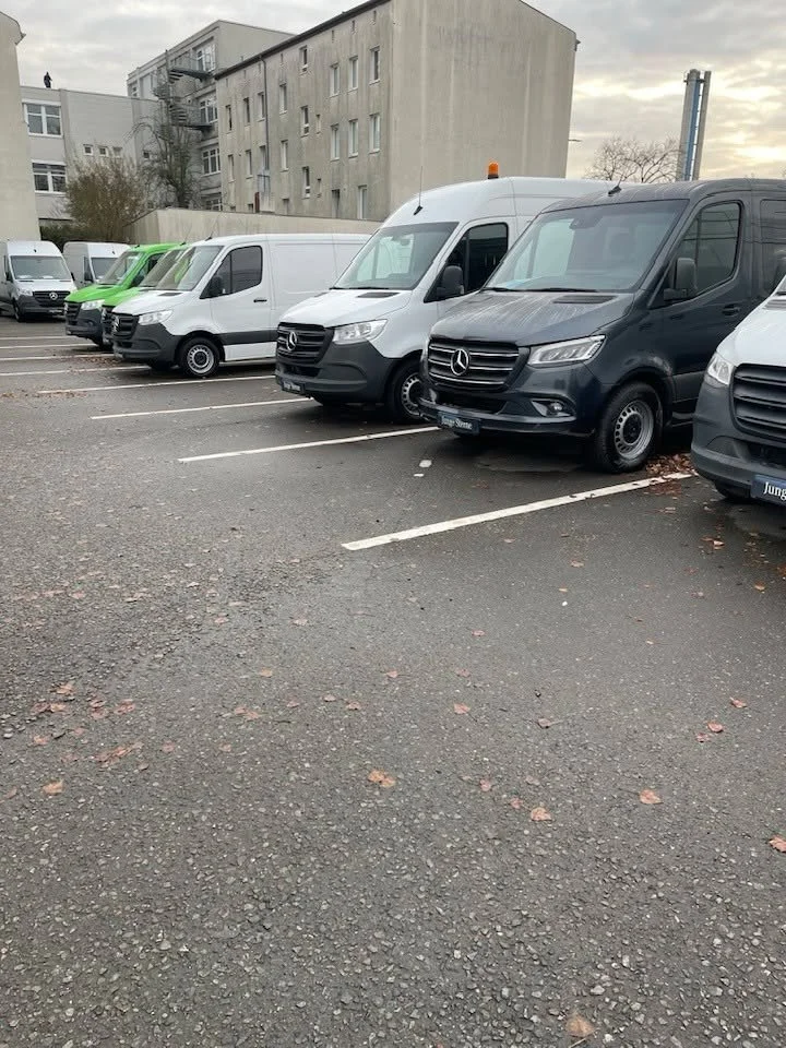 Mersuja sprinter ja vito tietenkin Junge Sterne takuuautoja heti toimitukseen ALV v&auml;hennys. Uuden hinnnat - 40% ajettu 6-25 tkm  valitse v&auml;ri ja koko