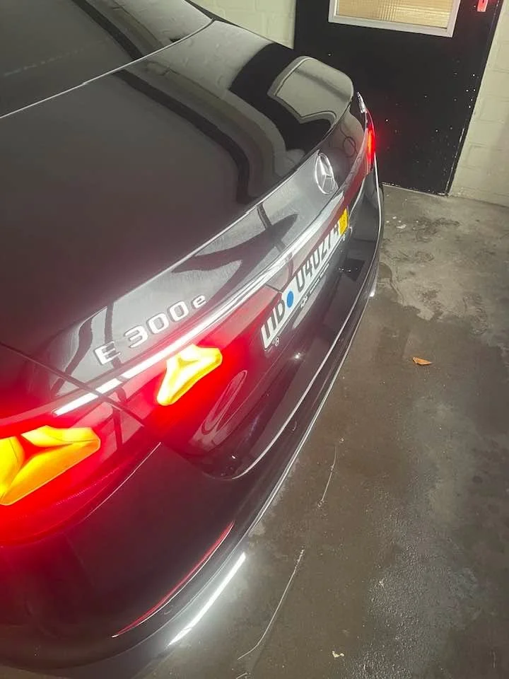 T&auml;n&auml;&auml;n Munsterhaven talviolosuhteet ja kes&auml;renkaat alla, mutta neliveto on yliveto tiet paljaat ja kuivat ei ongelmaa .
Mb e 300 e l&auml;hd&ouml;ss&auml; Suomeen tietenkin Junge sterne.