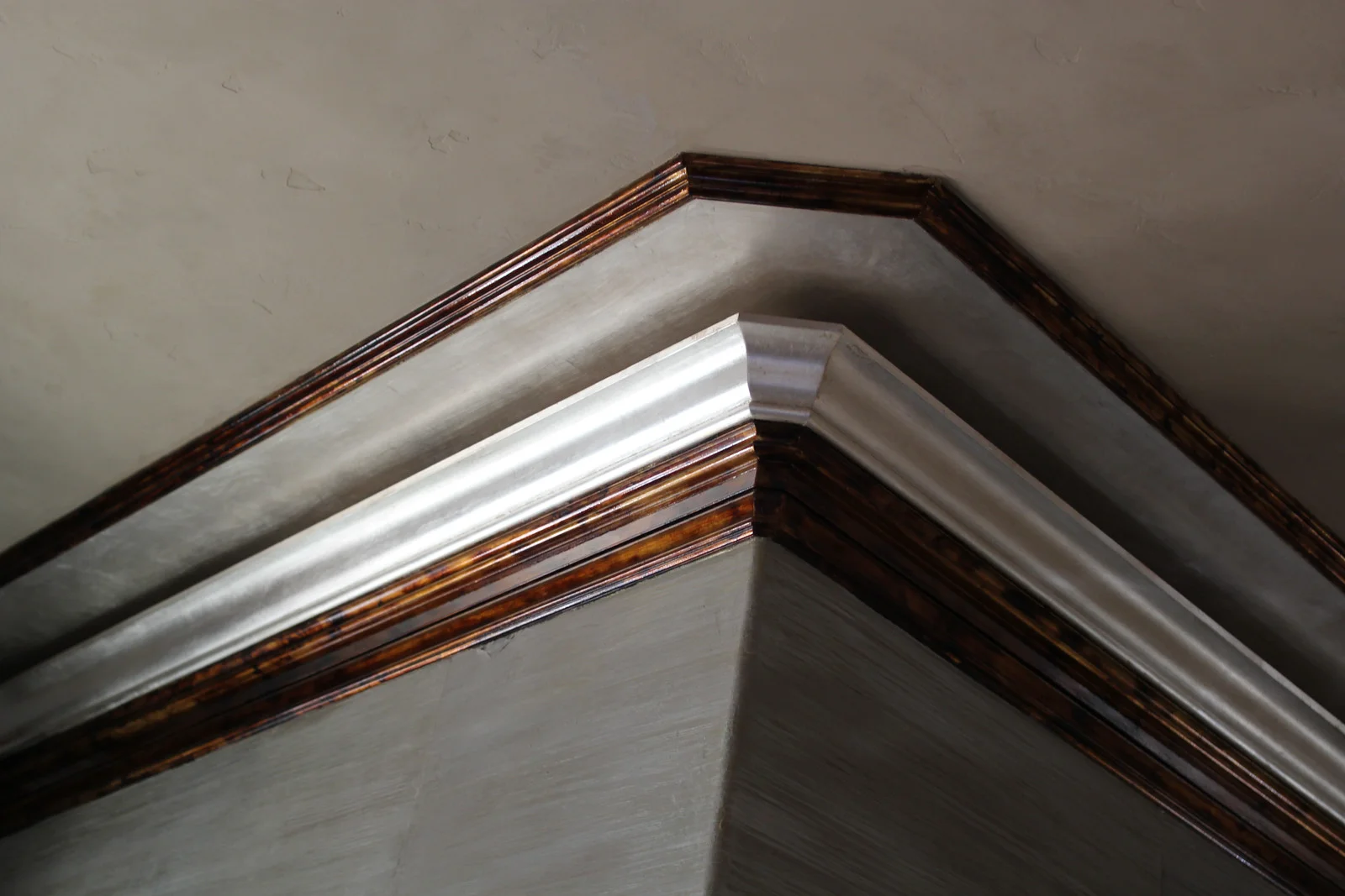 Genuine silver leaf with tortoise shell gilded crown
