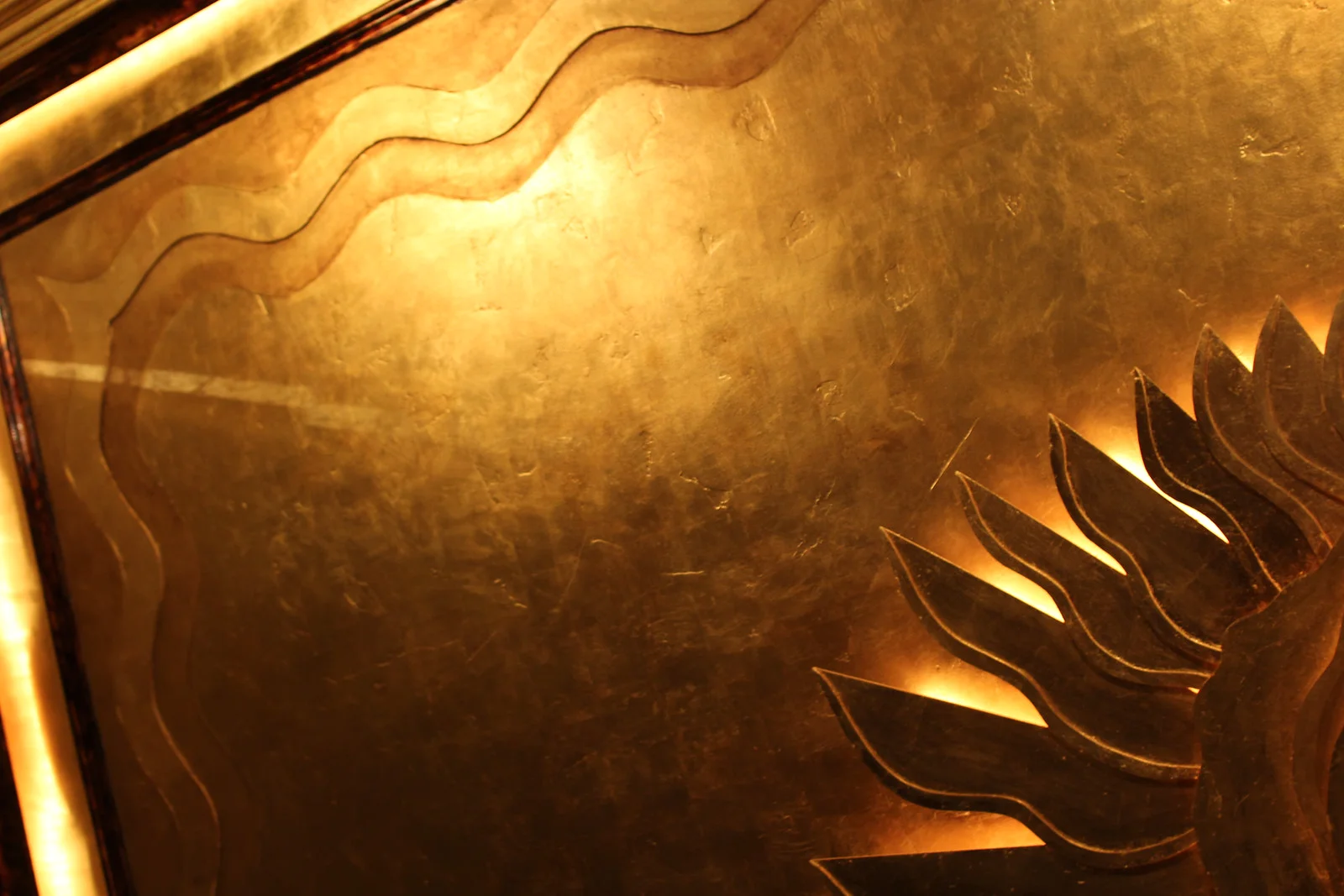 Detail of stepped-deco waved pattern on lighting feature 