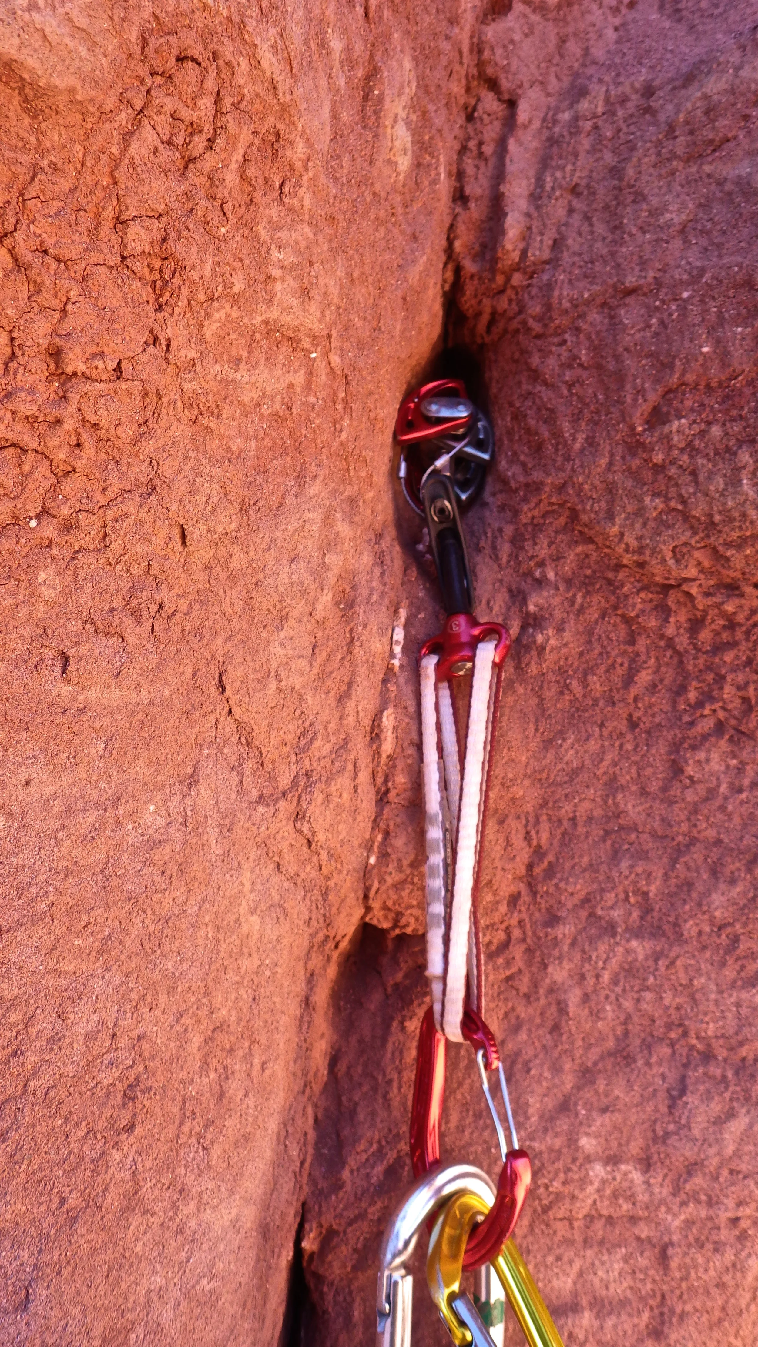 Super sketchy cam placement #2 - Tried many different cam sizes. Many popped out on me when I tested them, this is the only one I could get to stick, but I was happy to get off of it.