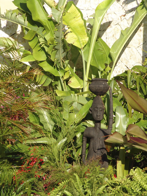  Carving from Borneo set within the gardens. 