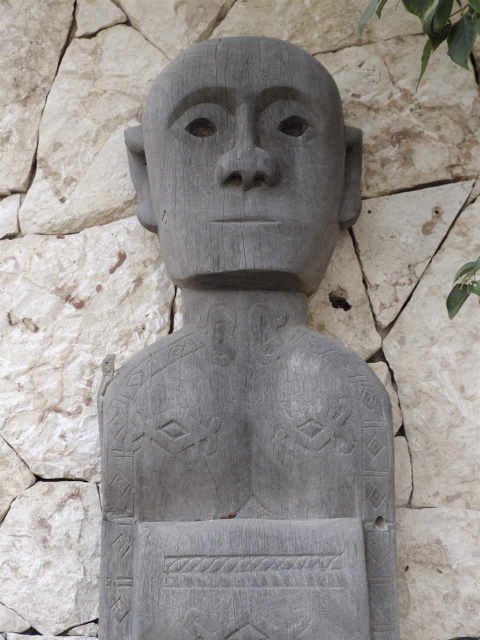  Carved "river bank ladder" from Borneo 