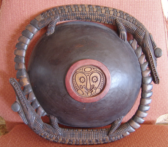  Bottom of carved serving bowl (Papua New Guinea) 