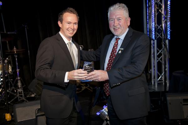 Scott Barbour, QSR Team Manager, Americold Logistics (QLD), 2013 Frank Vale Award Winner, receiving his Award from Martin Porter, MD Retracom Group, sponsor of the international travel prize.