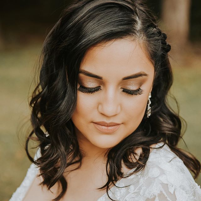 Bridal portraits of my love @millchelly 💜 Your wedding this weekend was so stunning I cannot wait to see the photos! Love you.
&mdash;&mdash;&mdash;&mdash;&mdash;&mdash;&mdash;&mdash;&mdash;&mdash;&mdash;
#MakeupArtistryByAsh #HoustonMUA #AirbrushMU