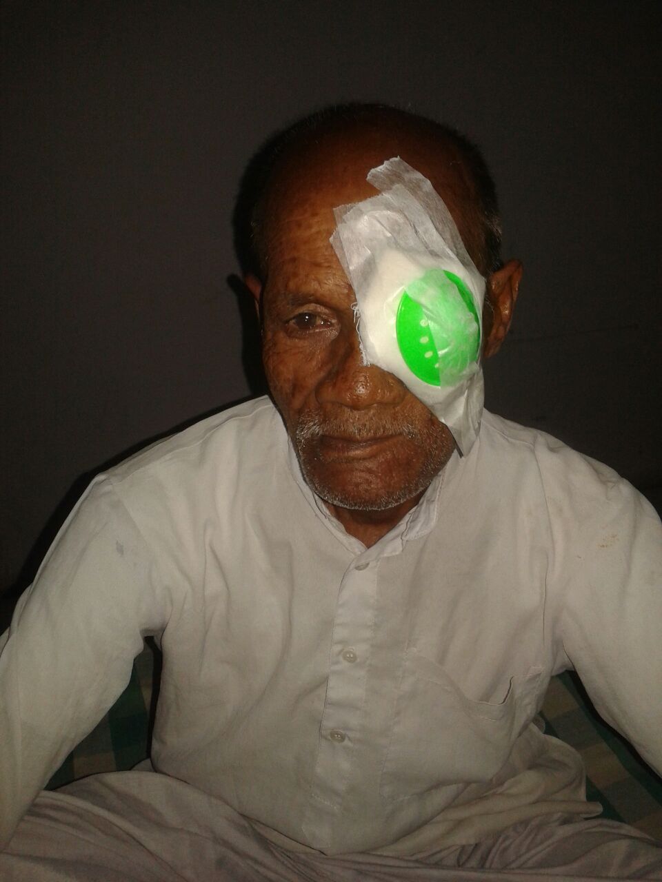 Meet Rajesh, a 75 year old rickshaw puller. He has cataracts in both eyes. His family has lived in the same slum for at least 4 generations. 