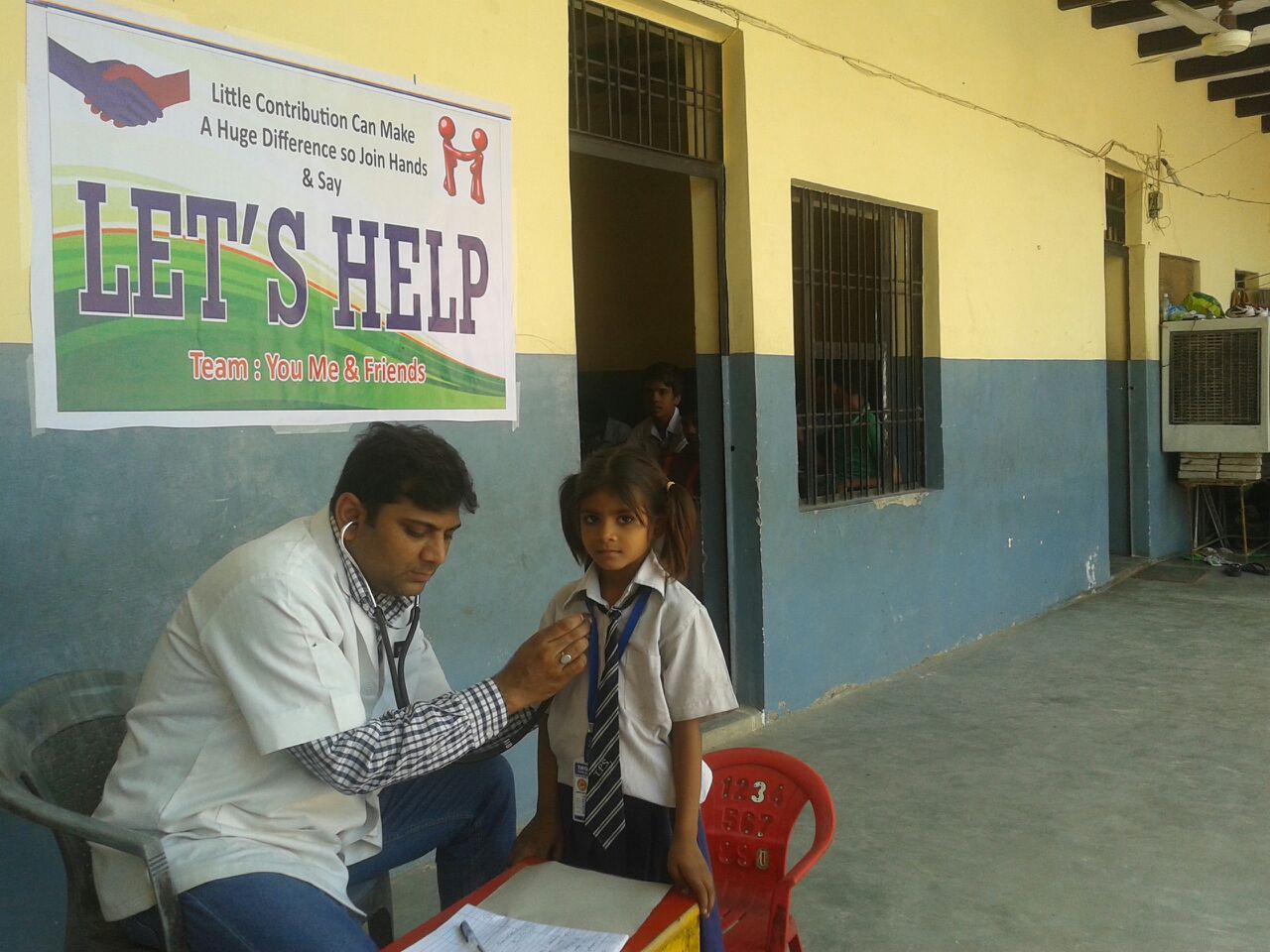 This is Eesha. She is 7 years old and very light-hearted. She was jumping rope just before being seen by Dr. Prabhat. Of her four siblings, she is the only one to have seen a doctor.