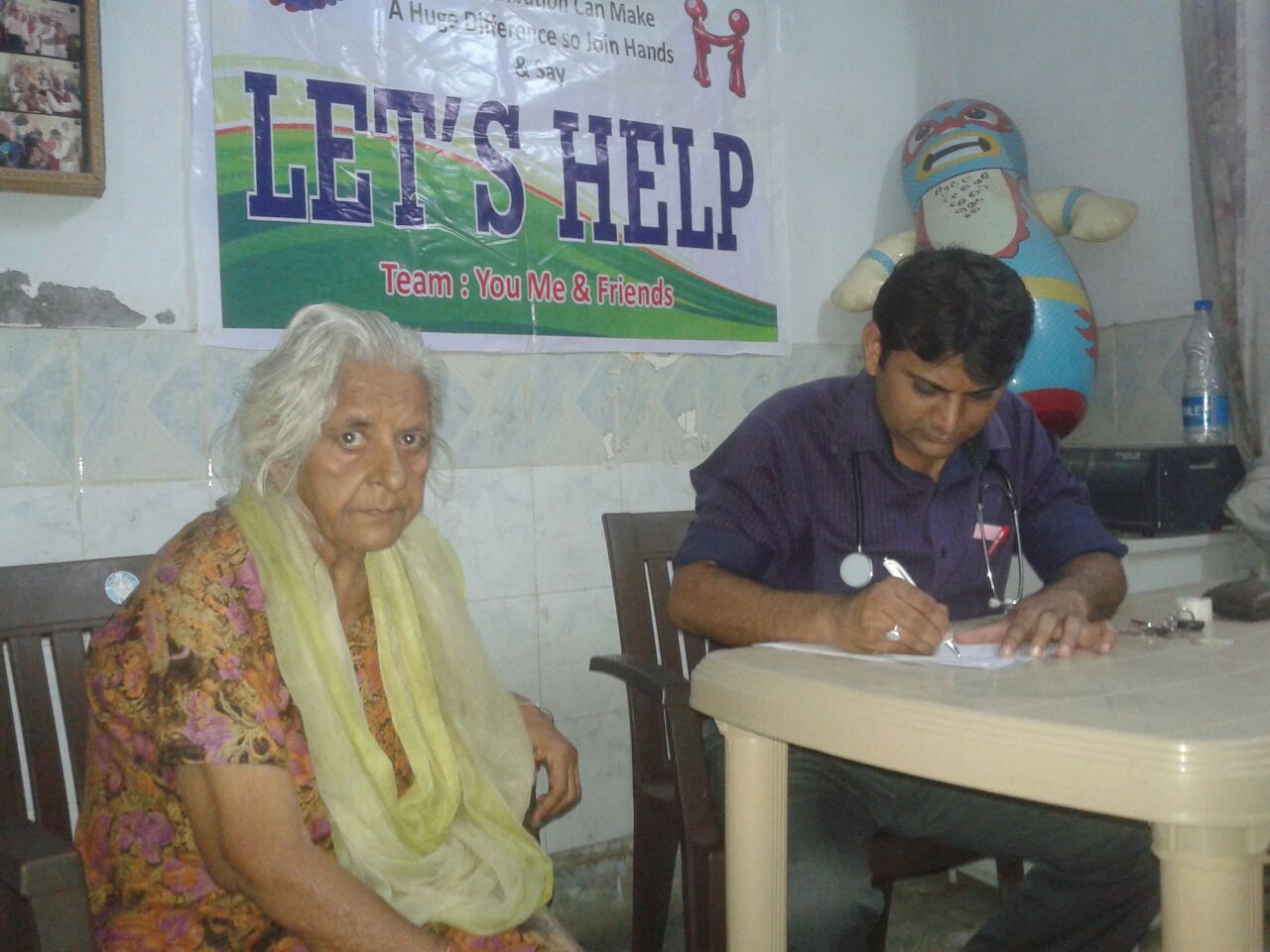 Shrada is 75 years old. Her feet are very swollen because she has chronic renal failure. We would like to sponsor a consultation with a nephrologist so that she may be treated properly. 