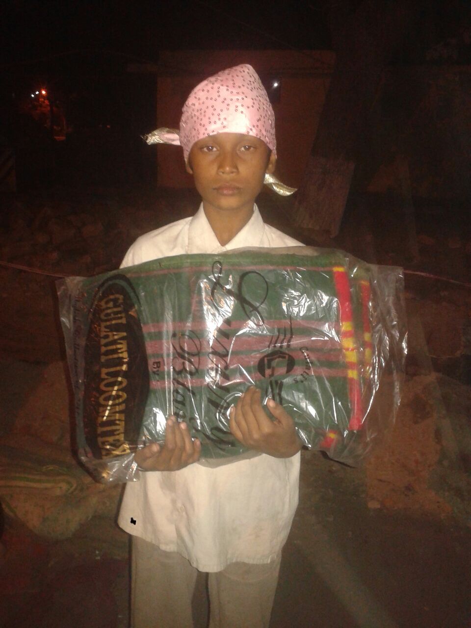 Saju is 9 years old and is Amit's brother. 