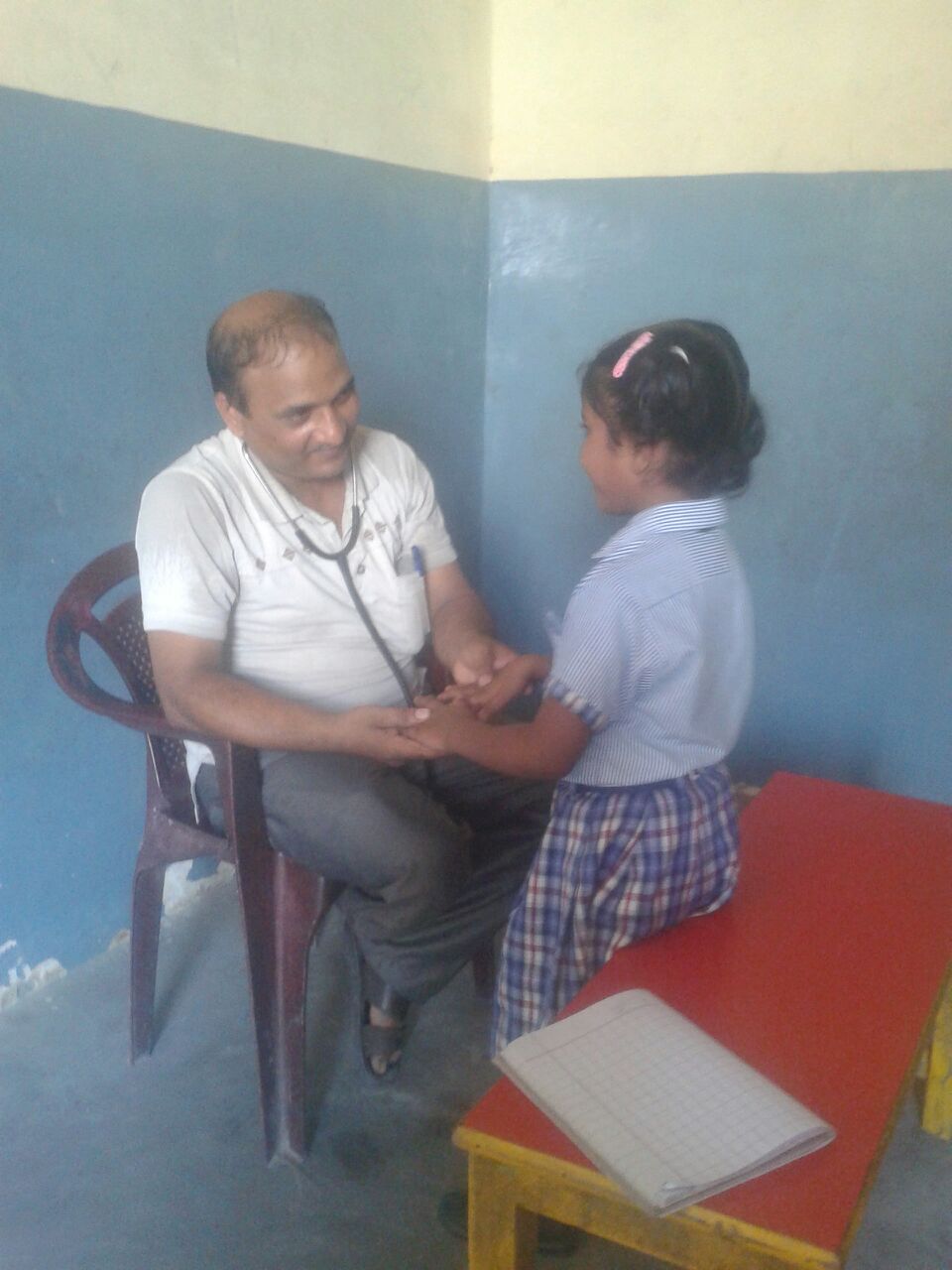 Meet Chetna, a 6 year old girl. She lives with her uncle and aunt in a slum. Her parents passed away from cancer. Her mother suffered from breast cancer, while her father died from prostate cancer. She has never received vaccinations.