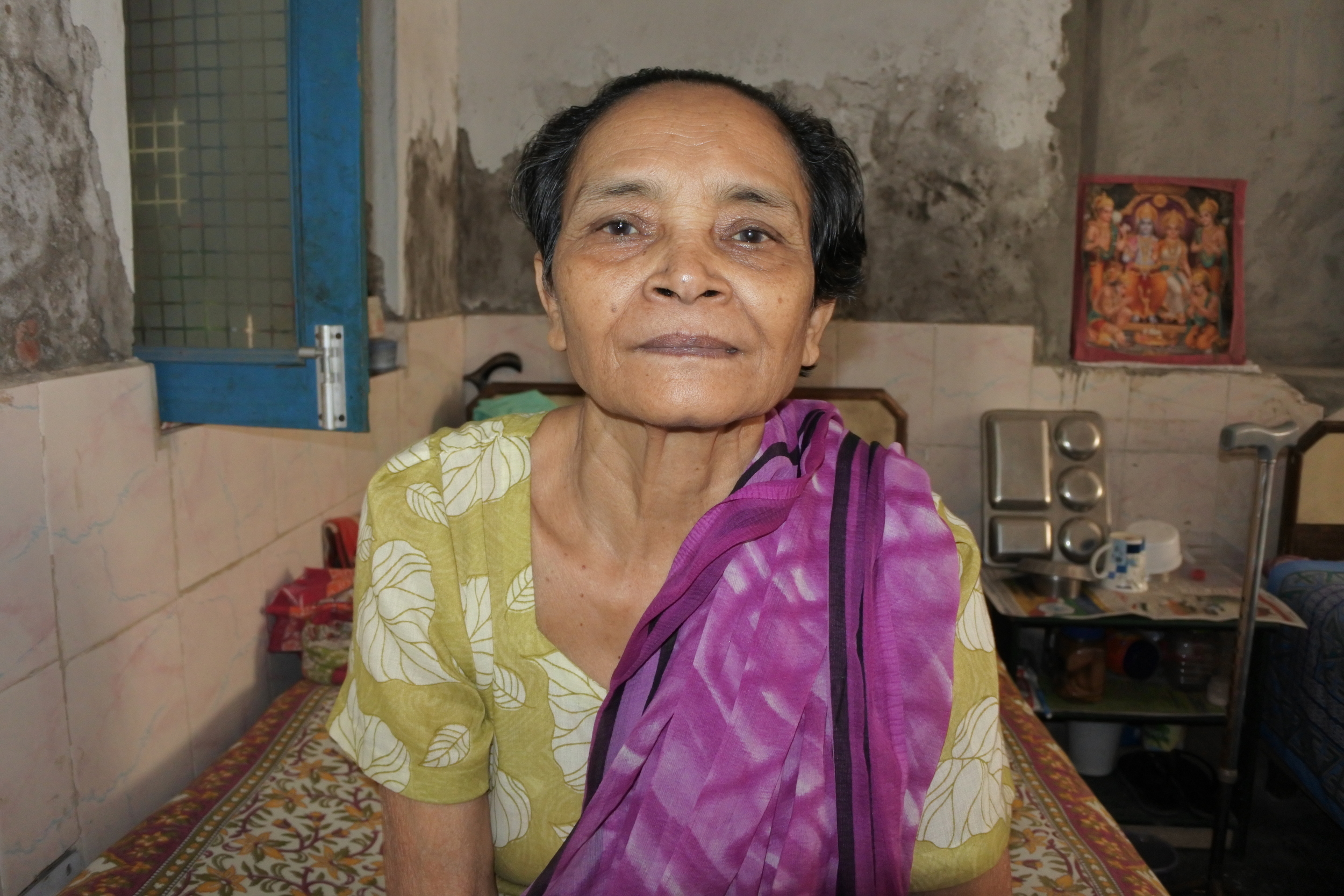 Malti is 72 years old. She lives with her sister Kamili, who is 68 years old. Malti suffers from osteoarthritis. The pain in her right knee prevents her from walking. We would like to sponsor a total knee replacement for Malti. With this surgery, sh…