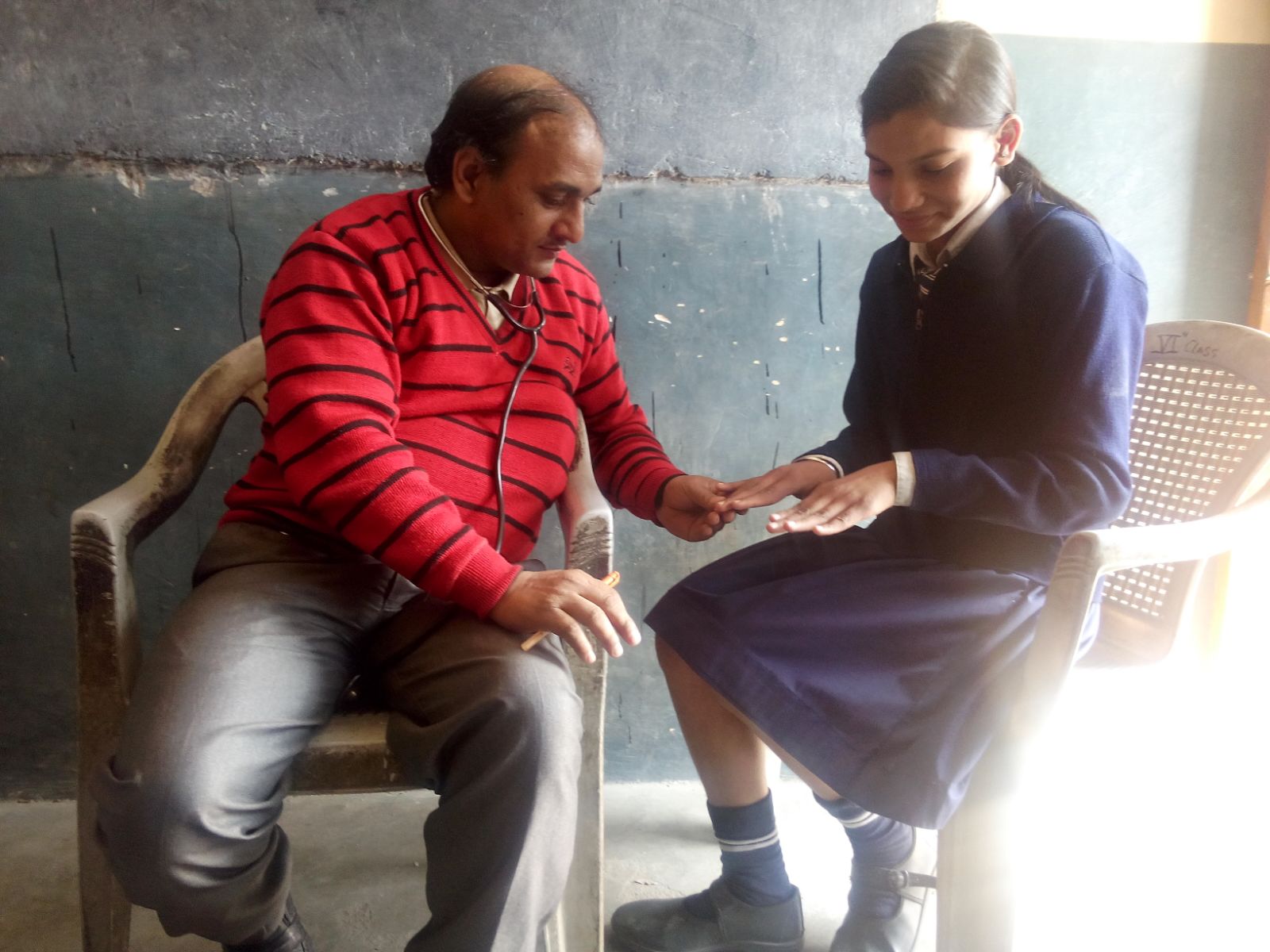 This is Riya. She is 10 years old and suffers from malnutrition. Her joints often ache, and she has broken several bones in the past few years. 