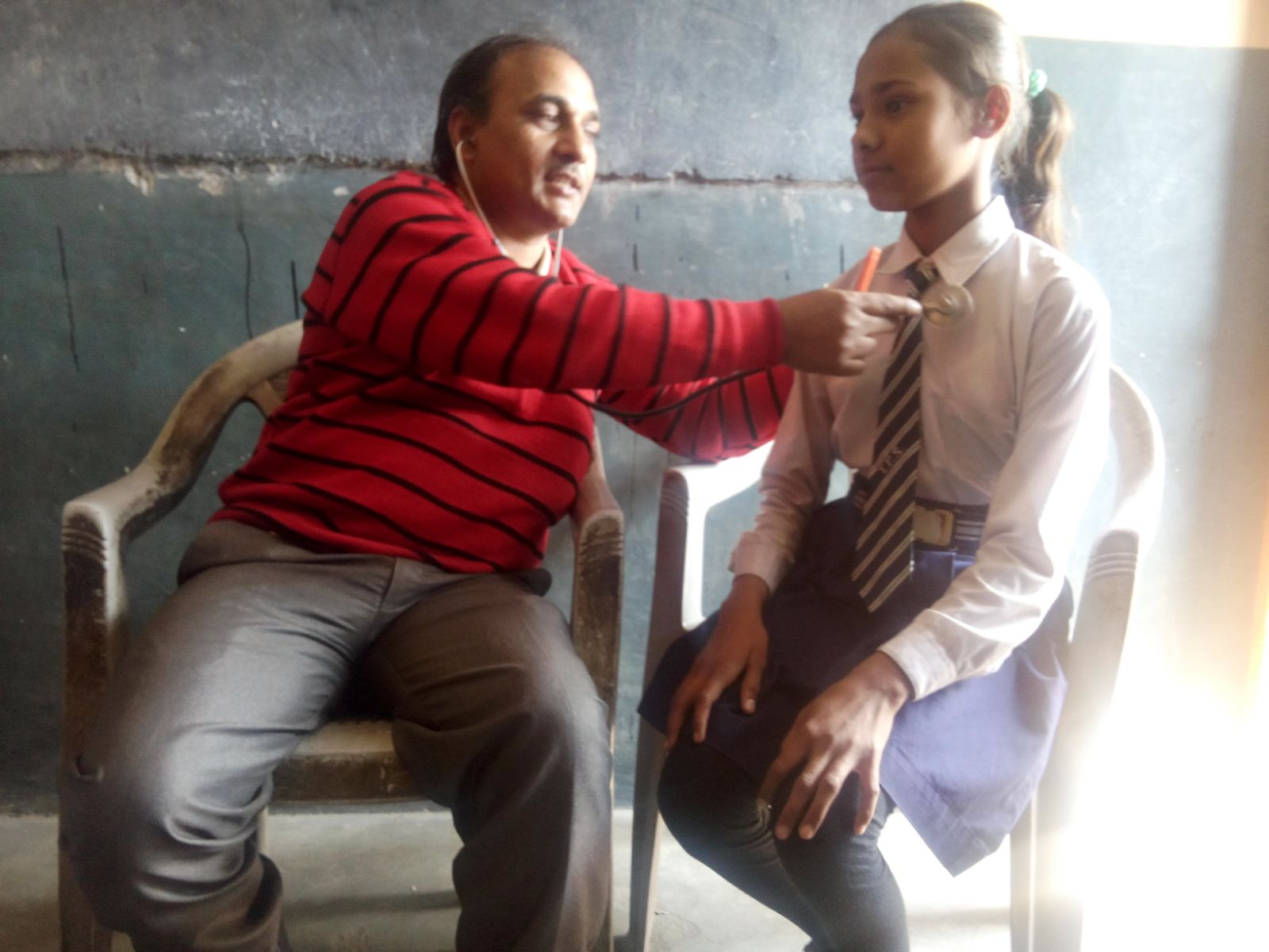 This is Pihu. She is 9 years old. She wants to be a professional dancer when she grows up. She wants to dance in a Bollywood movie. She tells us she watches old movies and practices dancing by watching them. 