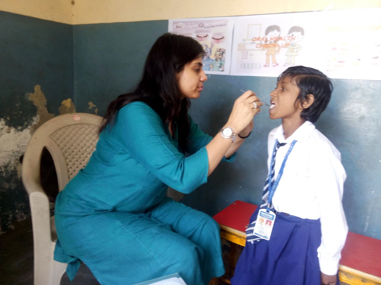 Meet Brinda. She is 8 years old. She has been having a toothache in the right side of her mouth. 