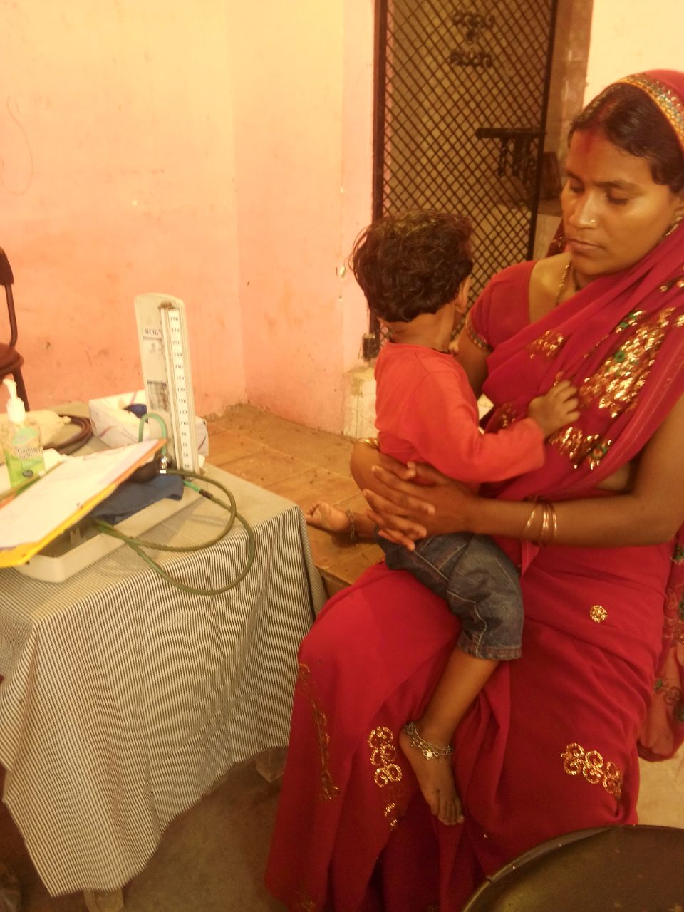Meet Simrita. She is 35 years old. She tells us she feels lethargic often. She also tells us she gets migraines.