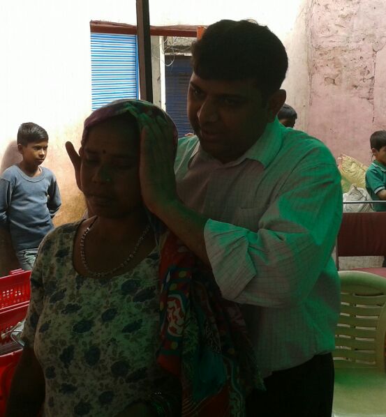 Meet Ita. She is 49 years old. She has back spasms. Her back pain makes it difficult for her to walk and to work. 
