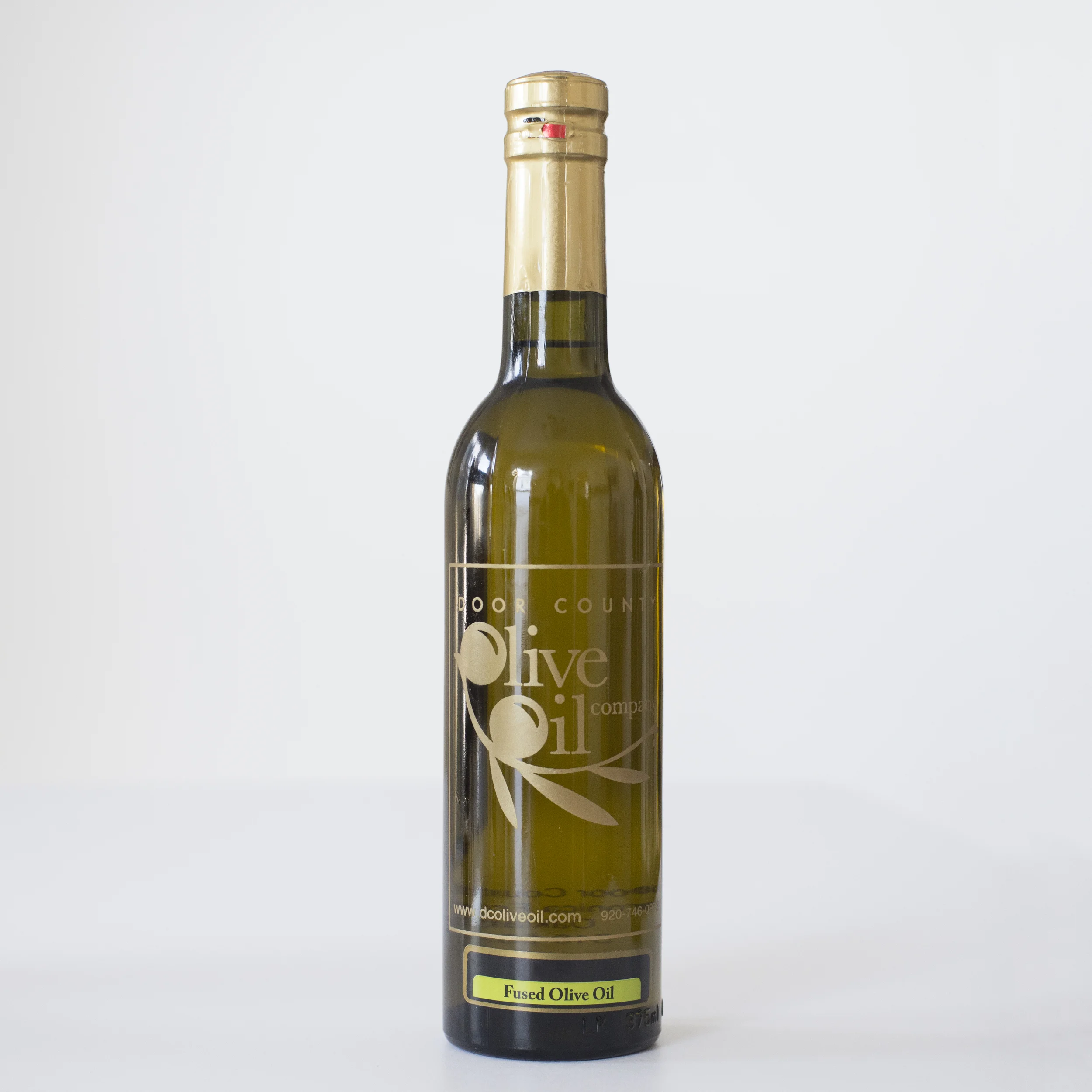 Roasted Walnut Roasted Walnut Oil adds a rich walnut taste to any salad dressing, pasta, grilled meat, fresh baked pastries and makes a wonderful bread dip as well. Made in Saumur, France strictly following 150 year-old traditional methods including slow roasting to perfection then being expeller-pressed and lightly filtered.
