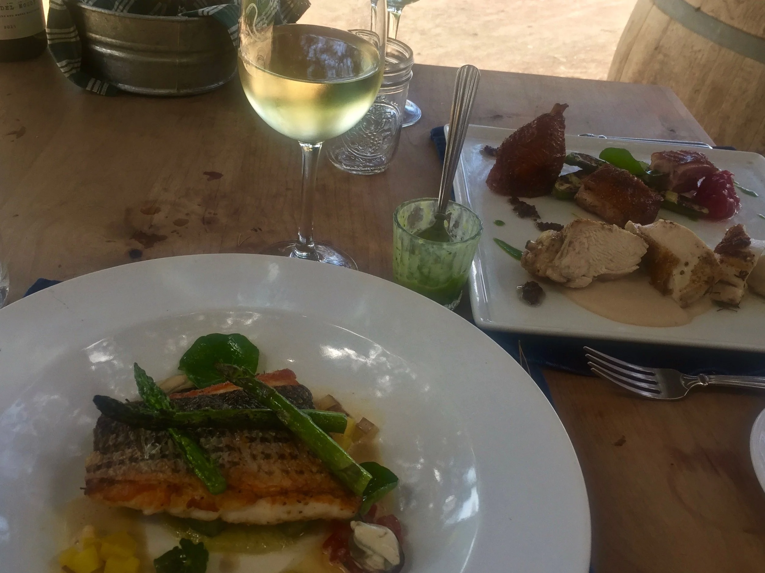 Almuerzo (lunch) at Deckman's. 
